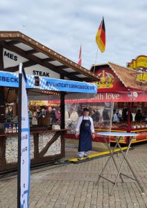 Malmö Ihr EventCaterer in Schleswig-Holstein. Foodtruck and more. Mit "Currywurst, Feuerflachs & Co" machen wir Ihre Freizeit zum Event. Unser Stand